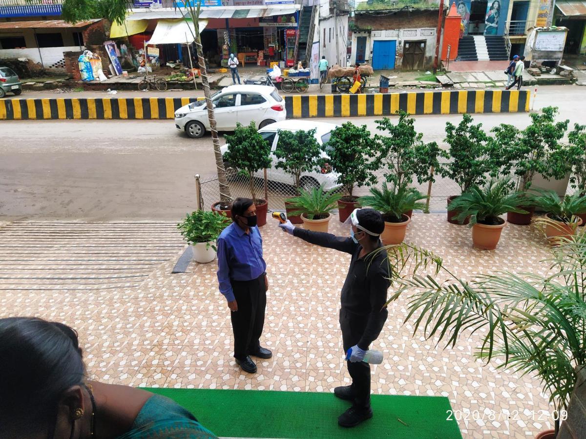 Hotel Radiance Courtyard Varanasi Exterior photo