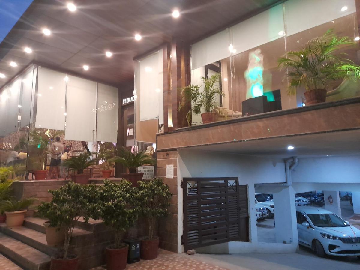 Hotel Radiance Courtyard Varanasi Exterior photo