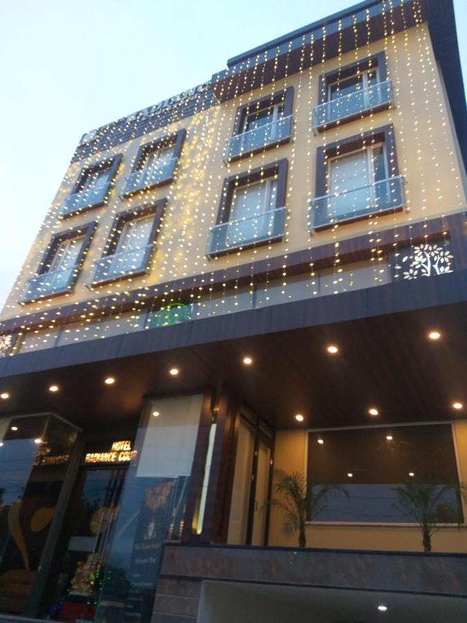 Hotel Radiance Courtyard Varanasi Exterior photo