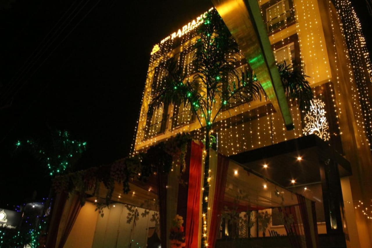 Hotel Radiance Courtyard Varanasi Exterior photo